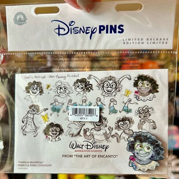 Mirabel PIN The Art of Encanto Hispanic Heritage Month Limited NEW w/card DISNEY - Picture 1 of 4